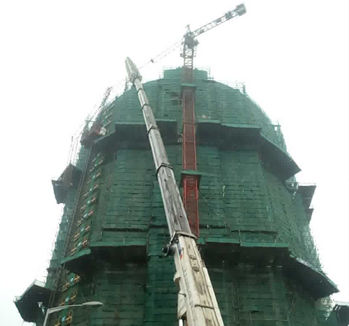 直辖县级行政区划吊车在工地上作业